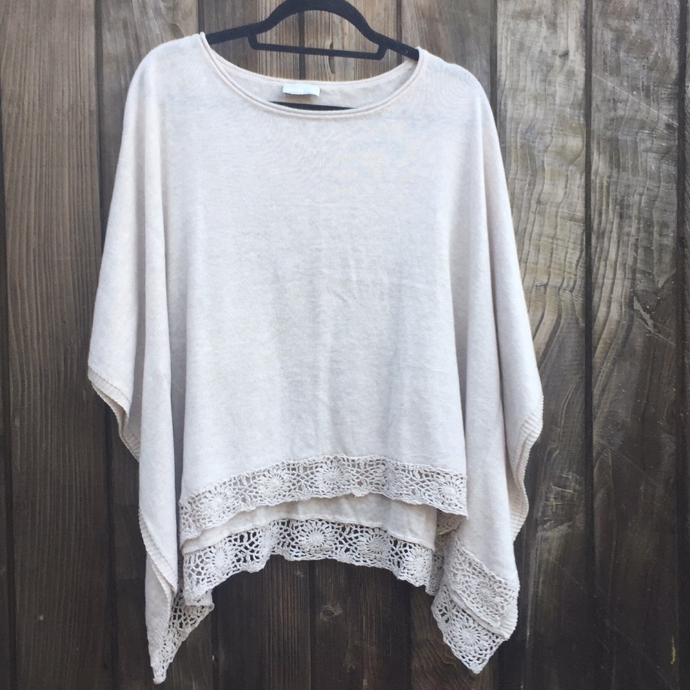 🎉SALE🎉 Wraps poncho with lace trim